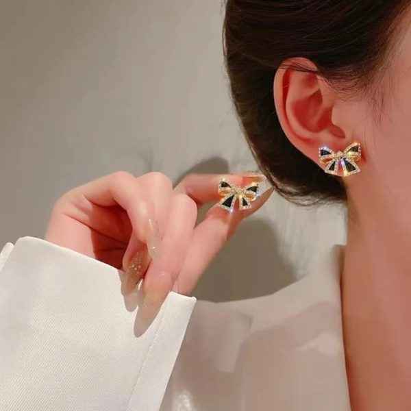 Elegant Zircon Black Bow Tie Earrings (AXJ-112)